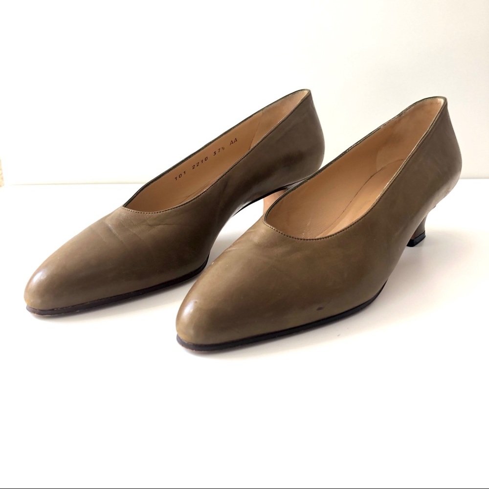 GUCCI ROUND TOE KTTEN HEEL TAUPE SIZE 7.5 AA